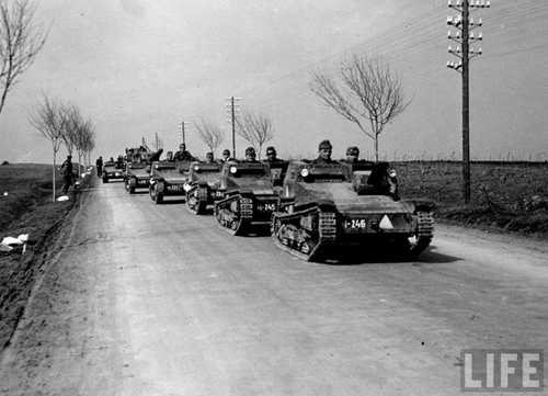 Hungarian CV-35's on the road