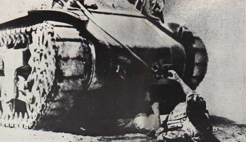Italian parachutist vs Sherman