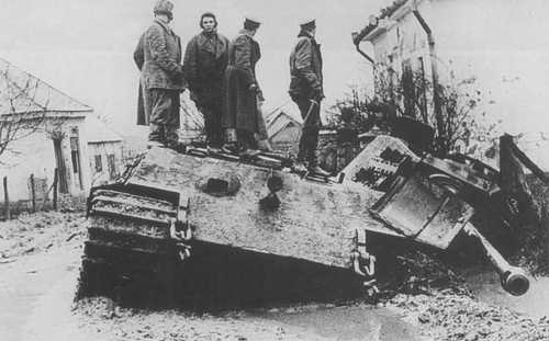 Dead  Pz.Kpfw.VI Ausf.B "King Tiger"