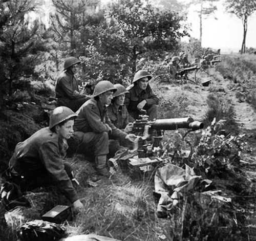 Machine gun crews