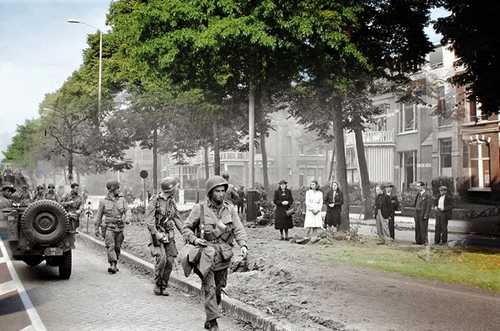 Paratroopers marching in