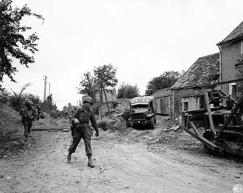 Advancing in a destroyed town 