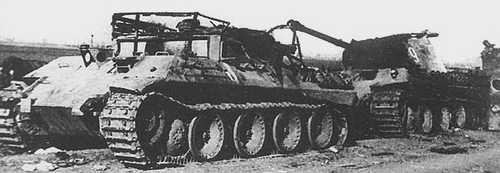 Bergepanther towing a Panther