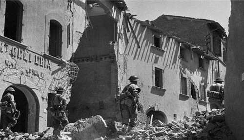 CANADIANS FIGHTING AT ORTONA