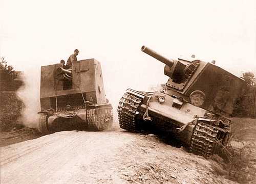 Sturmpanzer and KV2