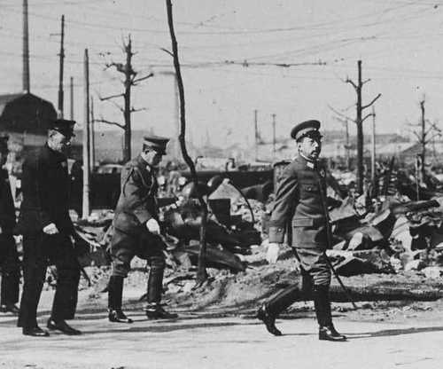 Emperor Showa in Ruins of Tokyo