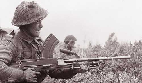 Bren Gunner Advancing