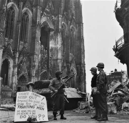 In front of the Cologne Cathedral