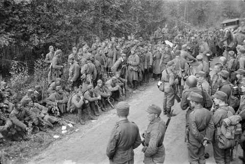 Finnish soldiers with POWs