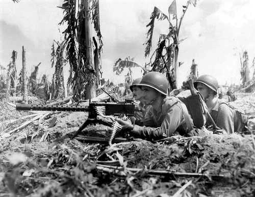 Marines with machine gun