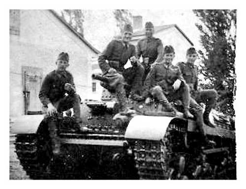 Turan Tank and Soldiers