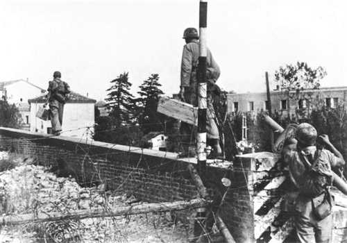 German paratroopers ready for action