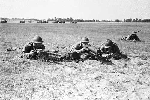  Heavy machinegun crew
