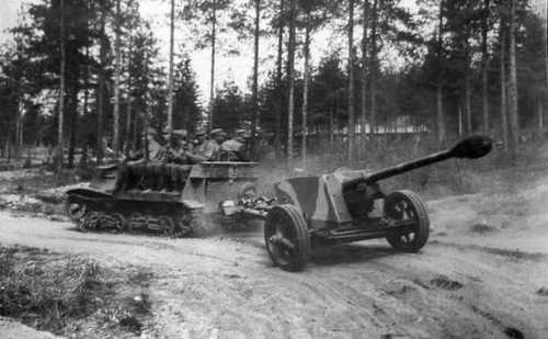 Komsomolets towing PaK40