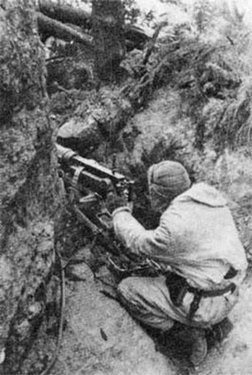Machine gun in the back defence line.