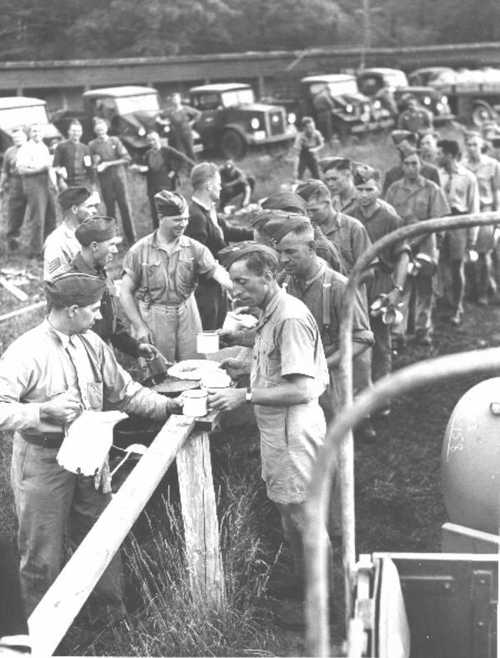 Perth Regiment Chow line, Orillia, Ontario 1940