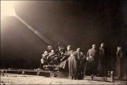 Lithuanian Vickers-Armstrong gun in action