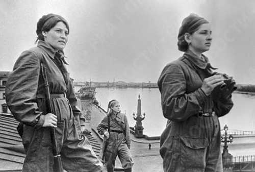 armed ladies on the roof watch