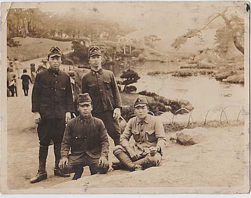 4 JAPANESE  soldiers group photo