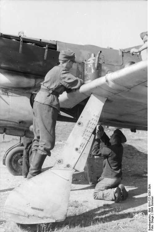 Maintenance in Immola airfield in 1944