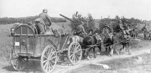 Heer horse wagon with 105mm gun in 1940