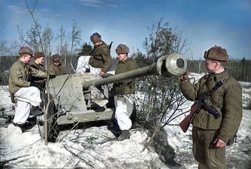 Soviet soldiers examine German anti-tank gun, 1944