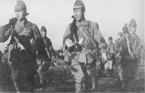  Type 100 submachine guns