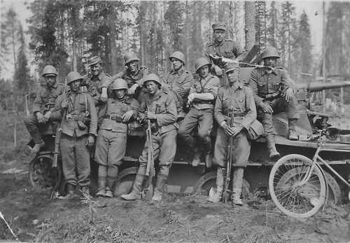 Finnish infantry and a tank