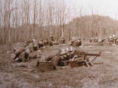 Hunagrian Machinegunners at target practice II