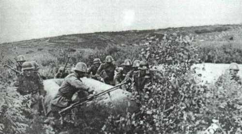 Romanian infantry advancing. Cuban 1942