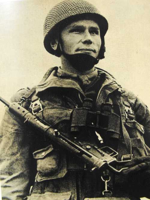 A soldier from the Polish Independent Para-Brigade