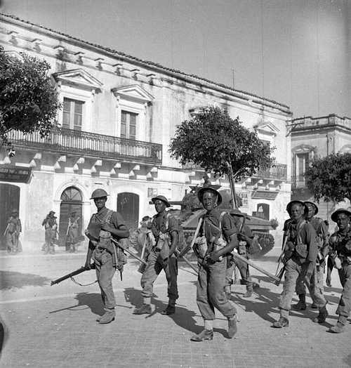 British soldiers under the Sicilian sun