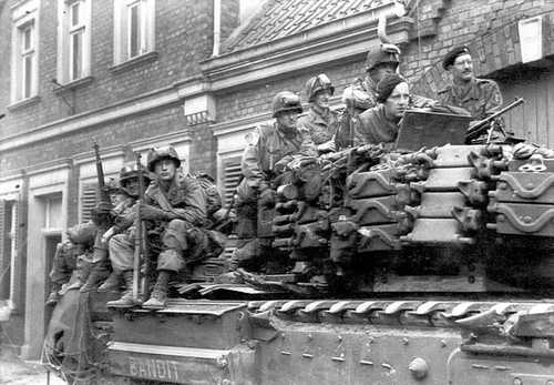 Paratroopers hitch a ride
