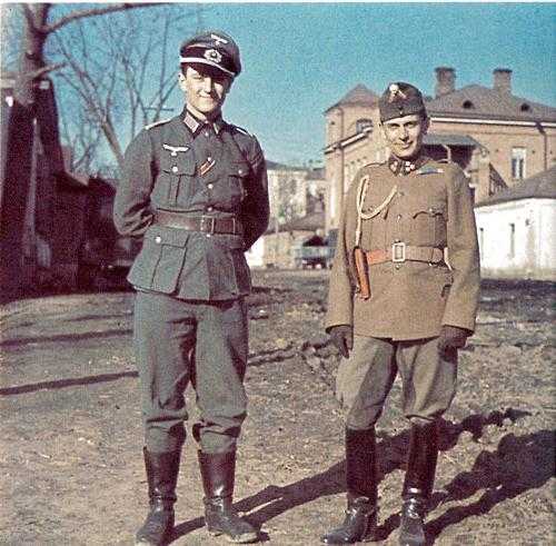 Hungarian officer with German officer