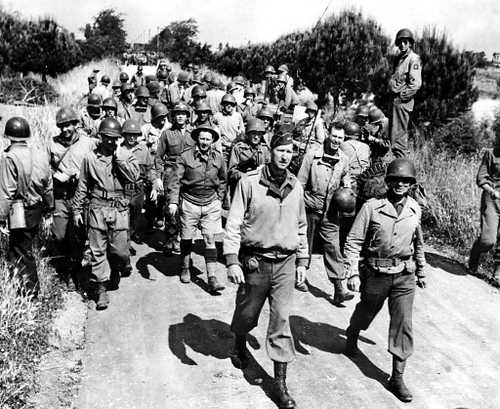 The General, troops and reporters