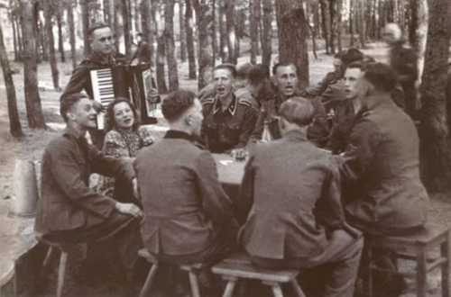 Estonian SS relaxing