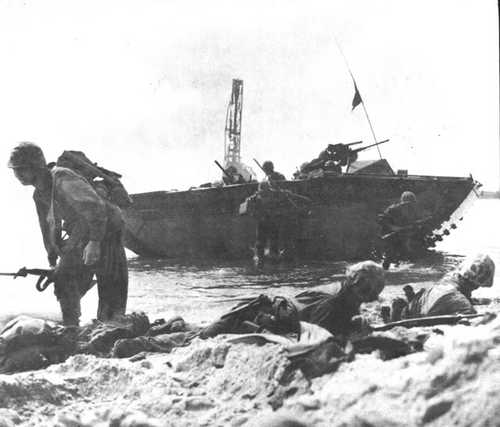 Lvt and troops at Betio.