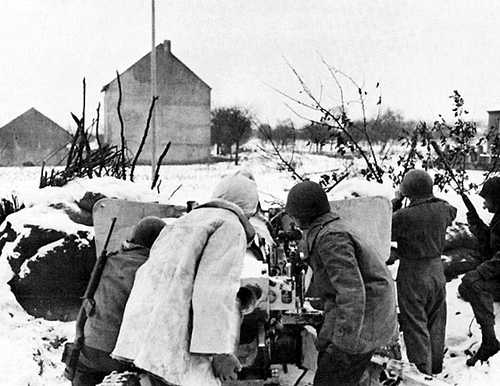 Anti-tank gun crew
