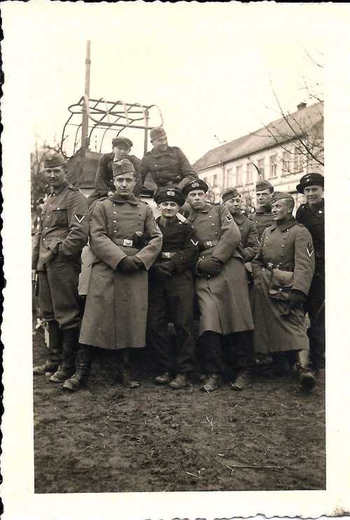 Mixed group of servicemen of the Reich