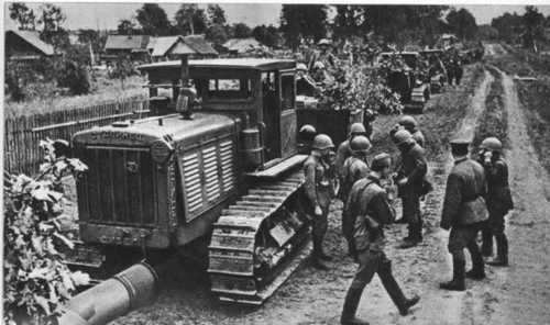 Коллонна тягачей Сталнец Лето 1941