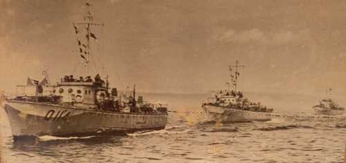 Q boats in line