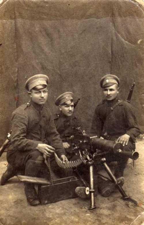 Bulgarian soldiers with their heavy machine gun sc