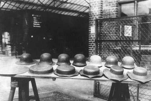 Stahlhelm - manufacture.