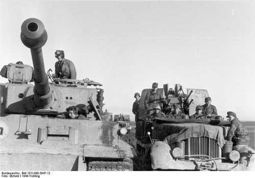 Tiger IE and truck-mounted 2 cm Flakvierling 38