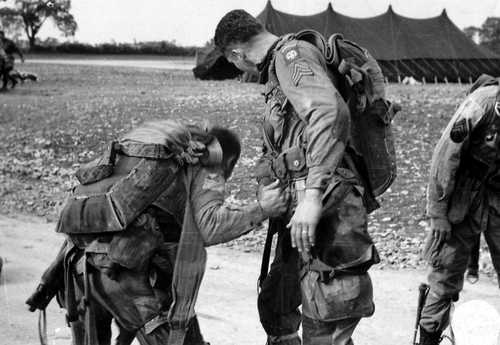 Airborne Paratrooper Suit Up