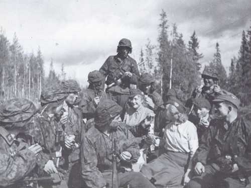 Lotta-svärds baked cakes for the SS soldiers