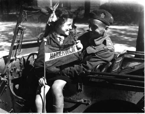 Perth Captain with little Dutch Girl