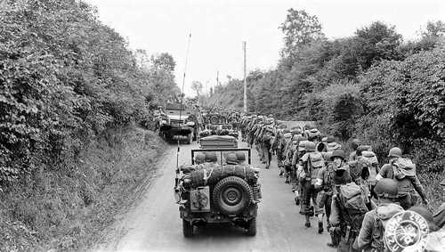 35th Division GIs on the move