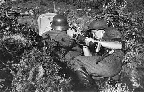 Loading the anti-tank weapon