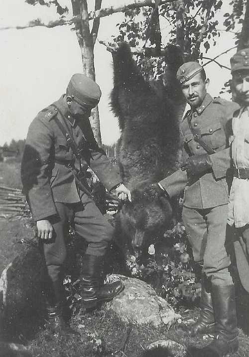 Finnish officers with their prey 1941